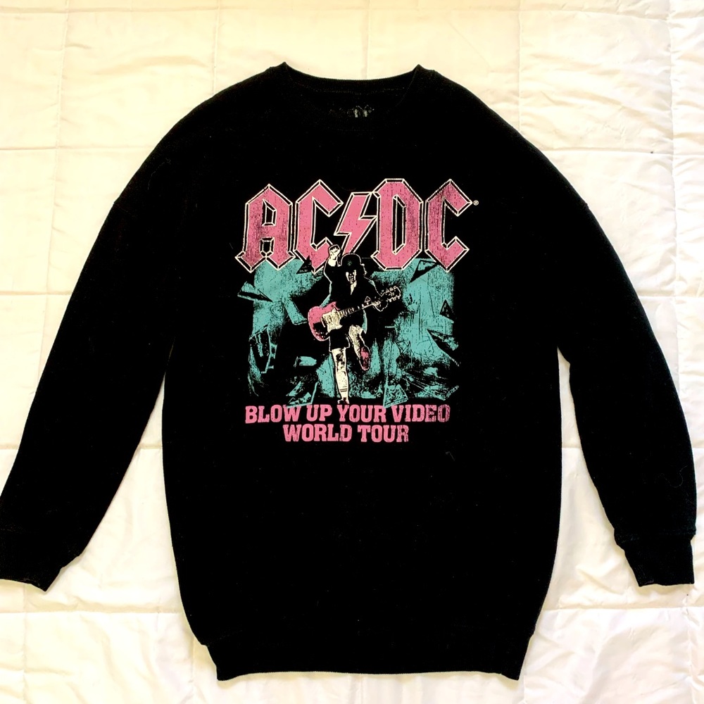 Black oversized AC/DC sweatshirt. Perfect for leggings and fall weather!